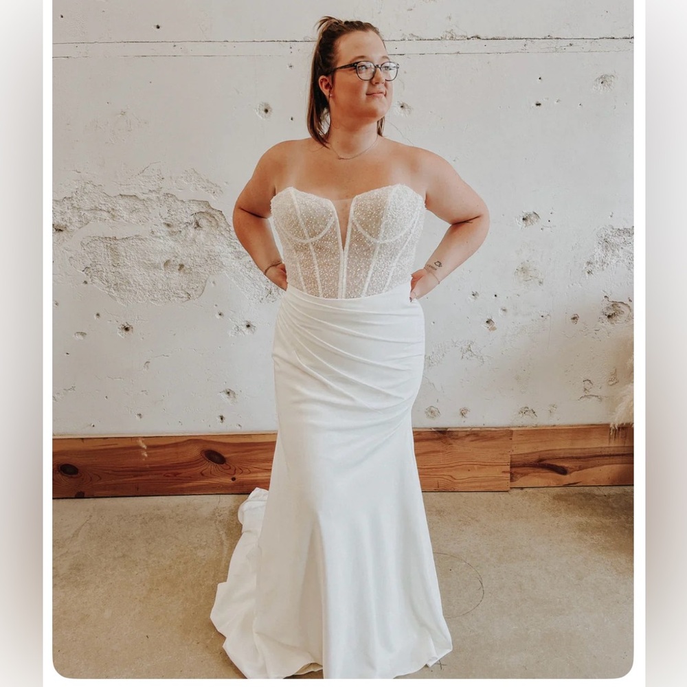 Brand new wedding dress, still in dust bag. Size 16 but will fit 10/12 Women